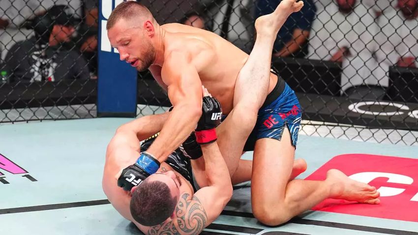 Ренье де Риддер победил Роберта Уиттакера в главном событии UFC on АВС 9
