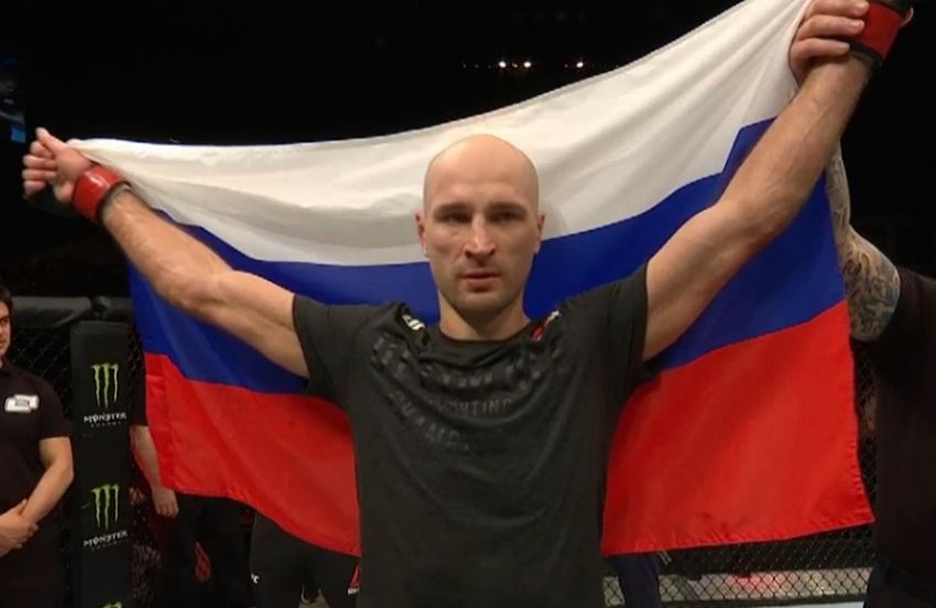 Александр Яковлев победил удушением Алекса Да Сильву на UFC Fight Night 149 