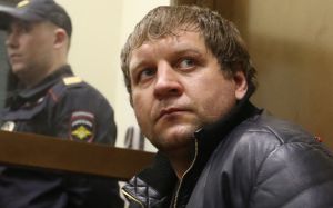 Суд оставил Александра Емельяненко под стражей
