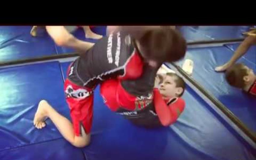 Звезда UFC Фабрисио Вердум учит драться детей Кадырова