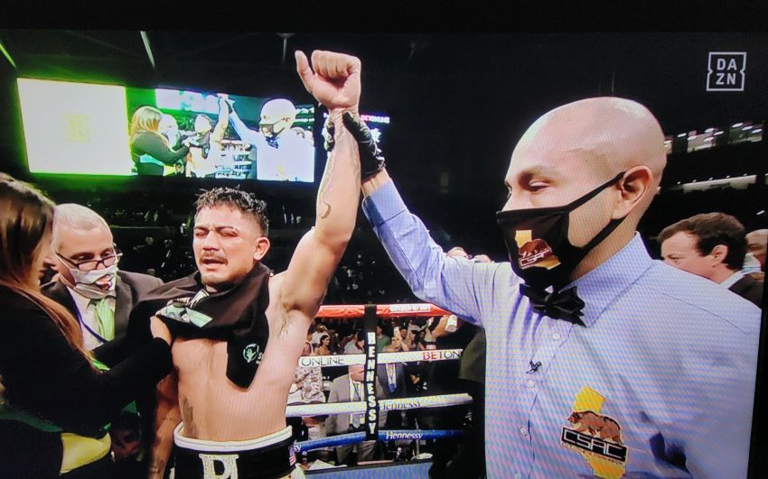 Джозеф Диас победил Хавьера Фортуну, став временным чемпионом WBC в легком весе