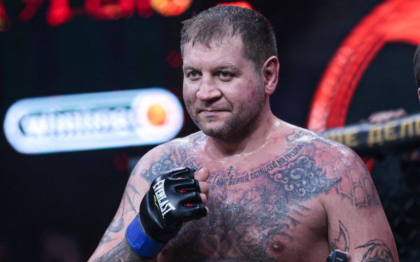 Менеджер Емельяненко рассказал, сколько еще лет может выступать Александр