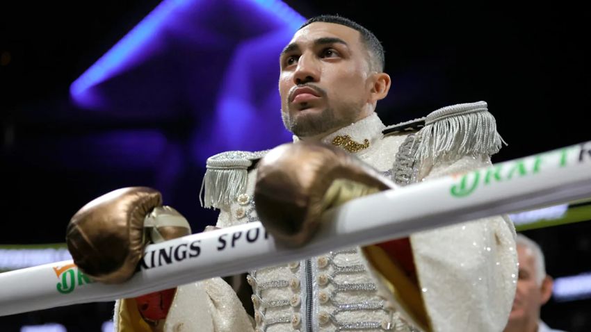 Теофимо Лопес задумался об отказе от титула WBA из-за назначения боя с Кэттералом