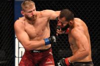 Ян Блахович финишировал Доминика Рейеса на UFC 253, став новым чемпионом полутяжелого веса