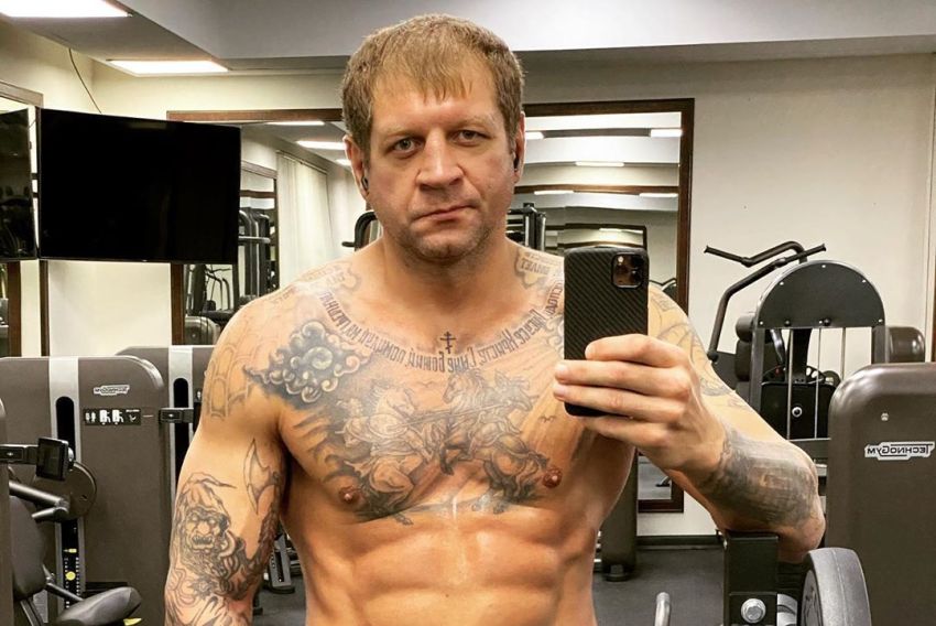 Александр Емельяненко потренировался под музыку из фильма "Рокки": "Буду на ваших глазах возвращать себе былую форму"