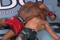 Бобби Грин "задушил" Тони Фергюсона за несколько секунд до конца боя на UFC 291
