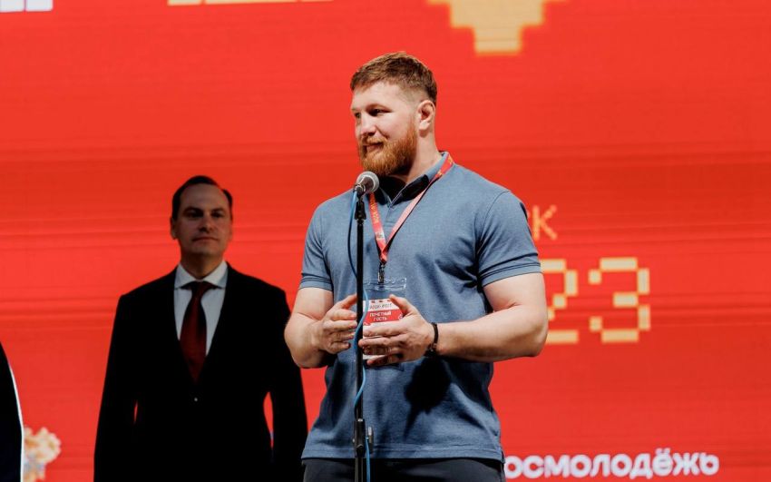 "Задачи выполняю все те, которые положены уставом": Владимир Минеев рассказал, чем занимается на фронте