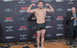 Взвешивание участников UFC Fight Night 152: Рафаэль Дос Аньос - Кевин Ли