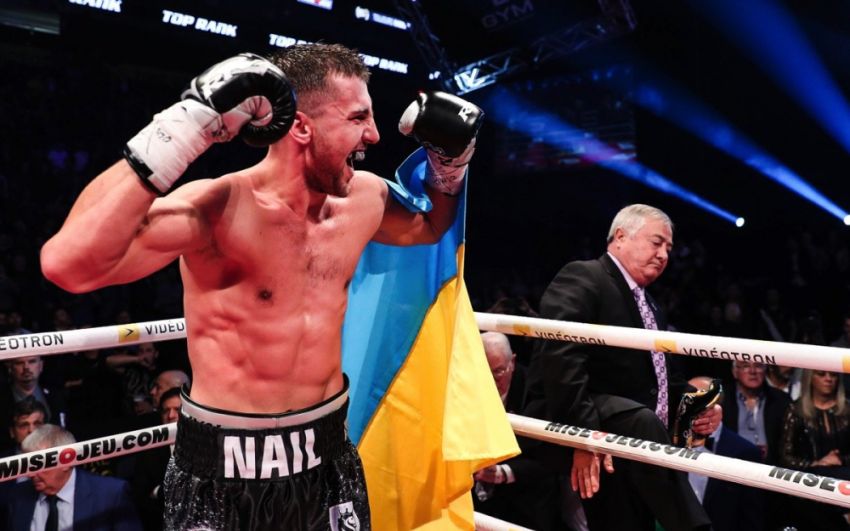 Александр Гвоздик отбоксирует против Дуду Нгумбу