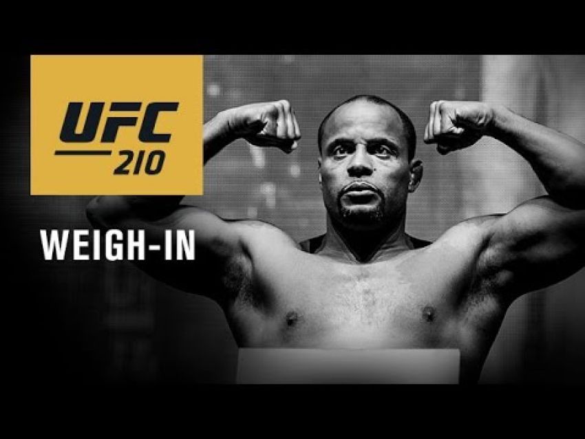 Официальное взвешивание перед UFC 210