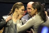 Дана Уайт объясняет поспешный уход Роузи со сцены после стердауна к UFC 207 