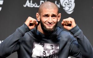 Чимаев объяснил инцидент с полотенцем на взвешивании перед UFC 267: "Я чеченец, у нас из такого Comedy Club сделают"