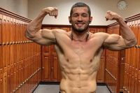 Узбекский боец из команды Флойда Мейвезера подписал контракт с UFC