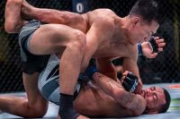 Корейский Зомби одолел судейским решением Дэна Иге в мэйн-ивенте UFC on ESPN 25