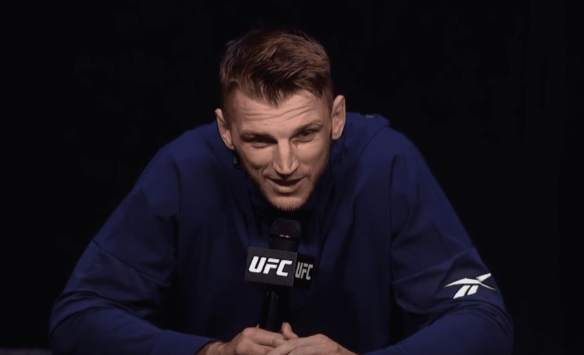 Dan Hooker criticized Charles Oliveira for refusing to fight Michael Chandler