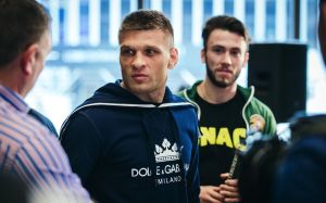 Инсайдер: Сергею Деревянченко предложили бои с Альваресом и Джермаллом Чарло