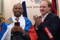 Рой Джонс встал на защиту россиян после исключения из рейтингов WBC: "Нам не следует смешивать политику и спорт"