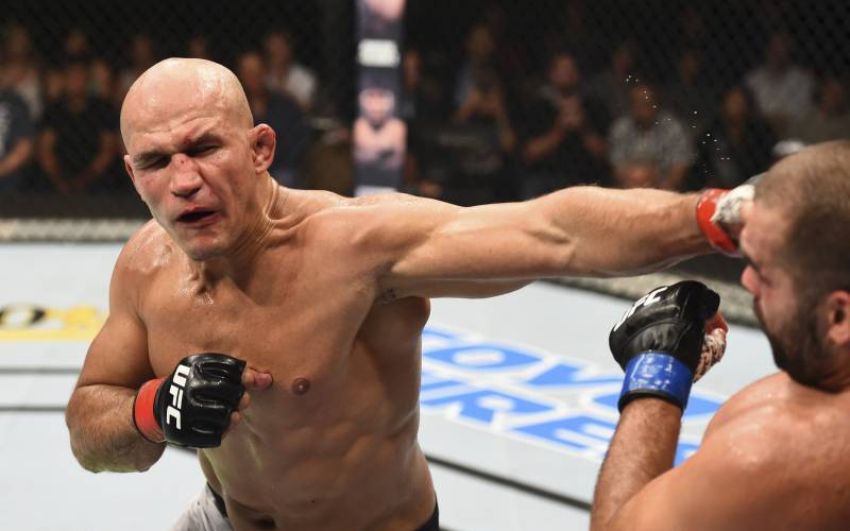 Джуниор Дос Сантос предсказал, что нокаутирует Розенстрайка на UFC 252
