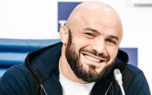 Магомед Исмаилов: "Бои Шлеменко - это крутое месиво, мясо в клетке".