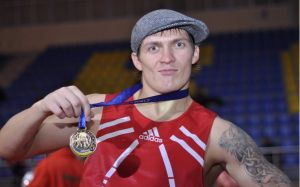 Срочная допинг-замена. Вместо Спонга Усик в Чикаго проведет бой с российским боксером Устиновым