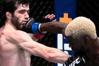Тимур Валиев потерпел досрочное поражение Тревину Джонсу на UFC on ESPN 15