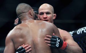 Джуниор Дос Сантос не выйдет в ринг на UFC Fight Night 105