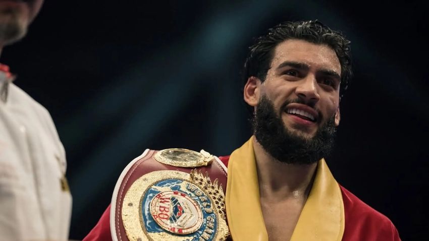 Менеджер Алимханулы отреагировал на решение Шираза отказаться от титула WBO