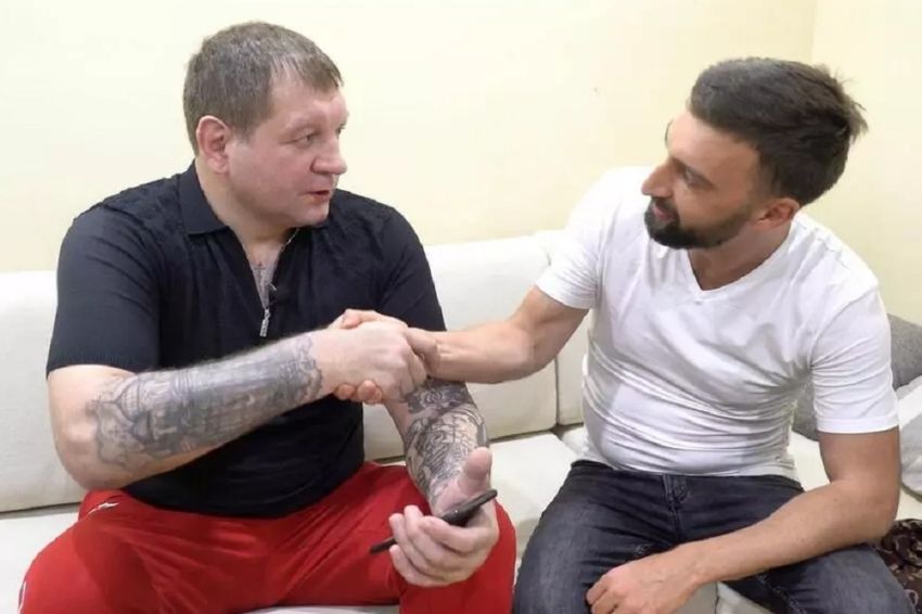 Камил Гаджиев прокомментировал слова Харитонова о том, что менеджер Емельяненко использует Александра