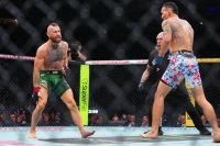 Конор МакГрегор травмировал ногу и проиграл Максу Холлоуэю на UFC 329