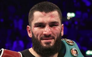 Артур Бетербиев прокомментировал требование WBC провести обязательную защиту против Каллума Смита