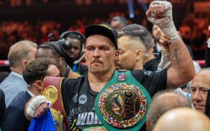 Менеджер Хрговича прокомментировал попытку Усика сохранить титул IBF