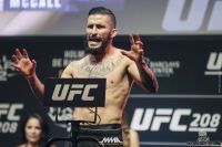 Иэн МакКолл выбывает из боя на UFC 208