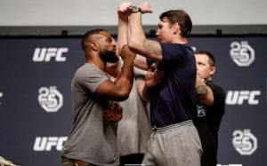 Битва взглядов на 25-й юбилейной пресс-конференции UFC в Лос-Анджелесе