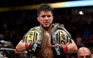 Генри Сехудо: "В конце концов, я оставлю один из поясов"