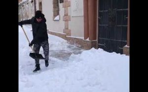 Василий Ломаченко поздравляет всех с первым днем весны!