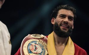 Менеджер Алимханулы отреагировал на решение Шираза отказаться от титула WBO