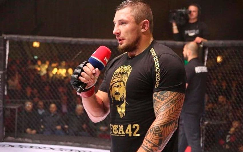 "Тыбура, Романов". Гончаров назвал "пассажиров" в рейтинге тяжелого веса UFC