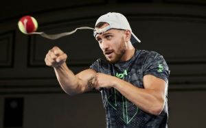 Василий Ломаченко выложил видео своих тренировок