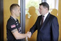 Президент Латвии встретился с лучшим латвийским боксером и его соперником (+Фото)