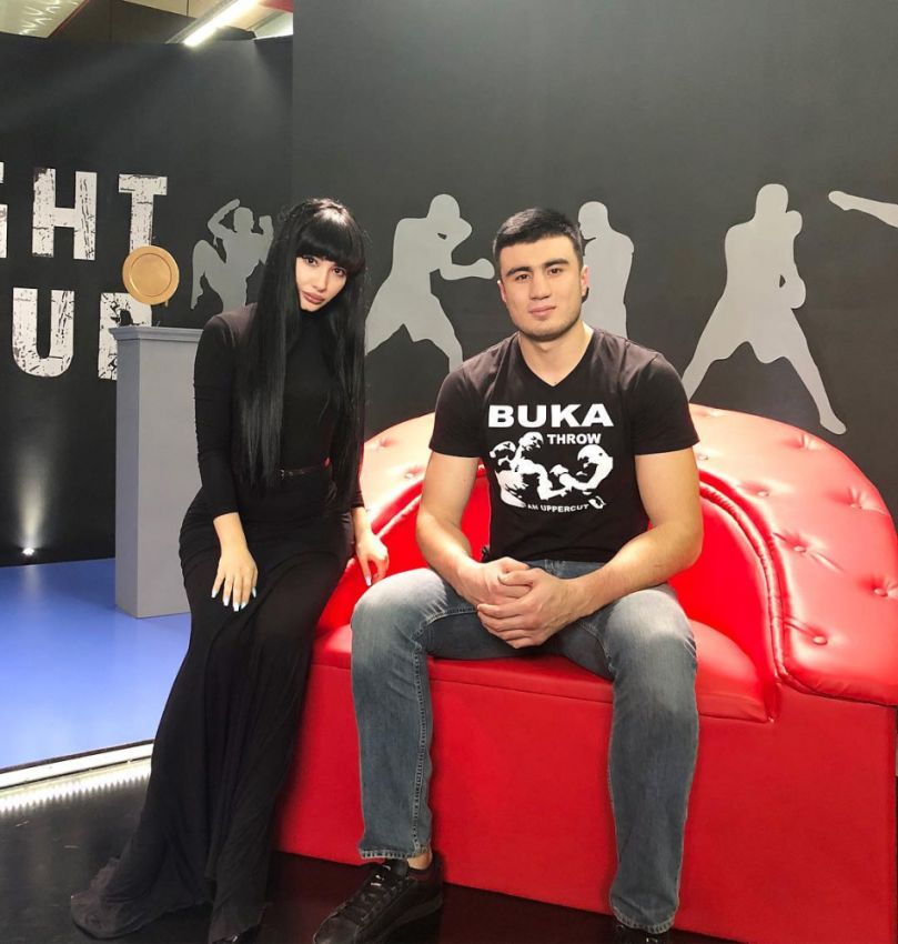 Баходыр Джалолов дебютирует в апреле на профессиональном ринге