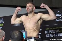 Результаты взвешивания UFC 305: Дрикус дю Плесси – Исраэль Адесанья