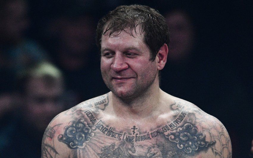 Александр Емельяненко обратился к Джигану из бани: "Это твои петушары?"