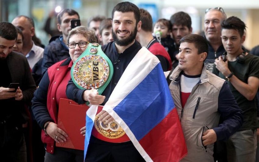 Артур Бетербиев поделился впечатлениями от своего первого профессионального боя в России