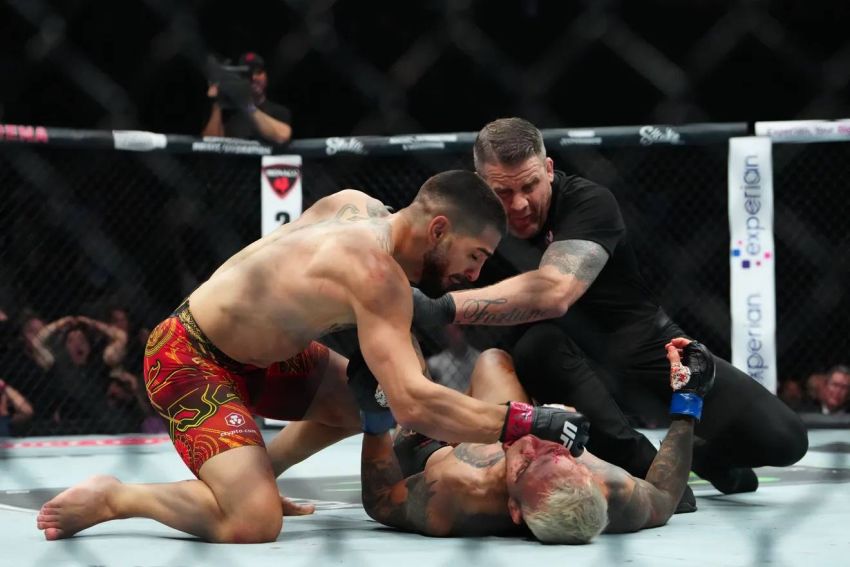 Видео боя Илия Топурия – Чарльз Оливейра UFC 317