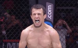 Усман Нурмагомедов быстро разобрался с Мэнни Муро на Bellator 263