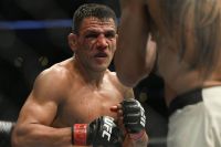 UFC планируют бой Дос Аньос - Усман