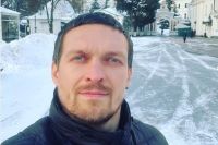 Усик выложил пост из Лавры. "Пашку Мерседеса встретил? Сказал ему, что он га...н?" - отреагировали фанаты