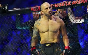 Алекс Волкановски назвал величайшего чемпиона в истории полулегкого веса
