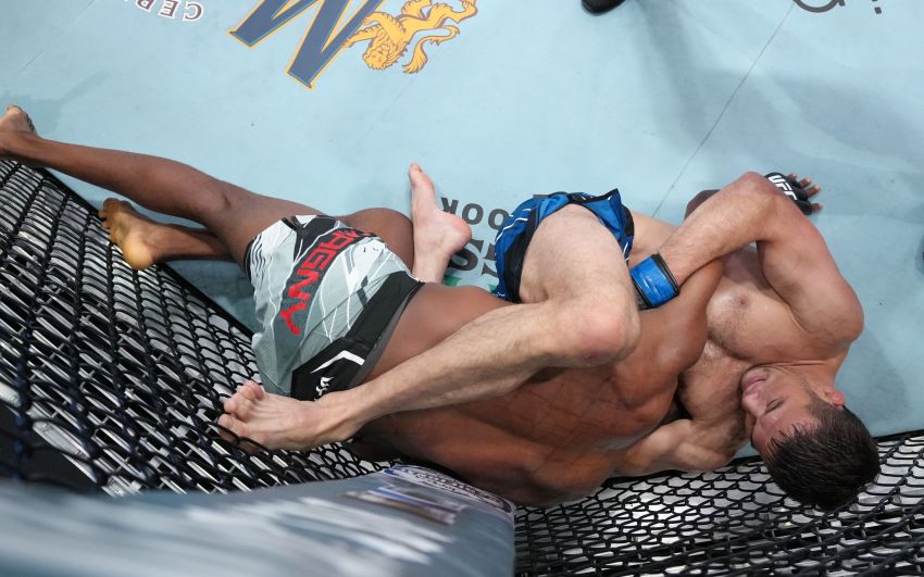 Шавкат Рахмонов "задушил" Нила Магни на UFC on ESPN 38