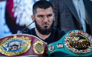 Дмитрий Бивол ответил, прошел ли Бетербиев свой пик